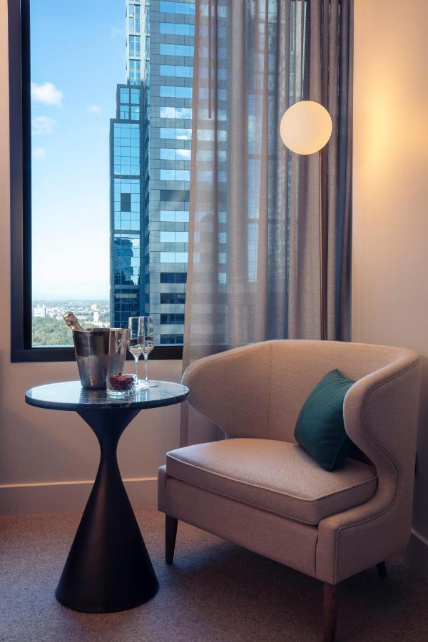 Next Hotel Melbourne, Curio Collection By Hilton Екстериор снимка A room at the hotel
